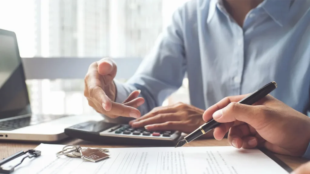 نحوه شکایت از بیمه: چطور از بیمه برای دریافت خسارت شکایت کنیم 1 نحوه شکایت از بیمه